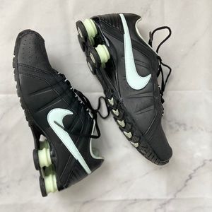 Nike Shox R4 Black/Mint Green Sneakers